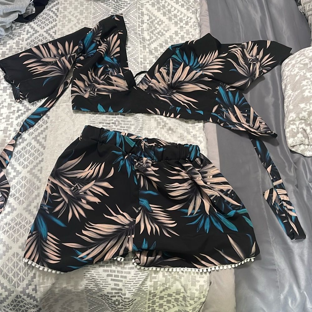 Size M matching set - never worn